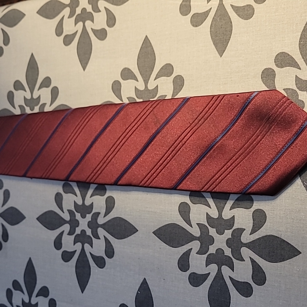 John Henry Burgandy Tie with Blue Stripes